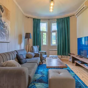 5 Seconds Away From The Main Street, Free Secured Parking Bulgaristan