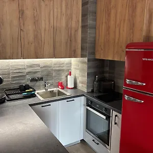 New York: A Spacious Modern With Parking Bulgaristan